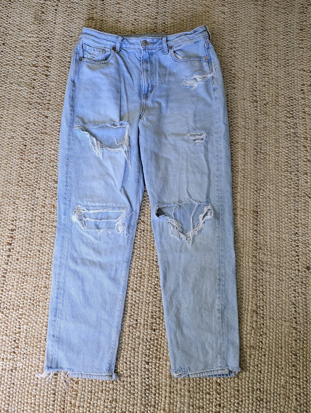 American Eagle Outfitters Light Blue Distressed Mom Jeans